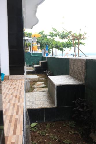 Фотография из галереи Alur Beach Homestay в Амеде