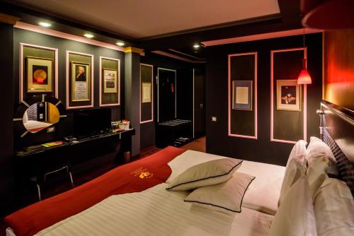a bedroom with a large bed and a desk at Diplomat Plaza Hotel & Resort in Lukovit
