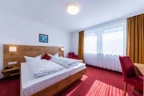 Postel nebo postele na pokoji v ubytování Hotel Krone