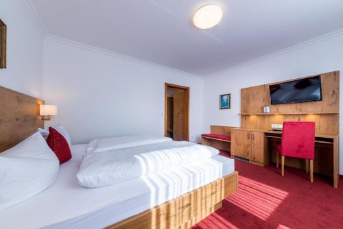 Postel nebo postele na pokoji v ubytování Hotel Krone