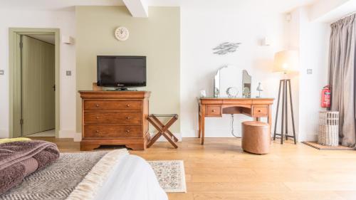 Saddle and Stable Roomsにあるテレビまたはエンターテインメントセンター