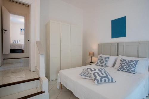 Postel nebo postele na pokoji v ubytování SUL MARE SARDEGNA VILLA ALIMEDE