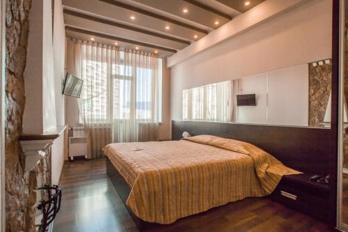 A bed or beds in a room at Hotel Apartments Adresa