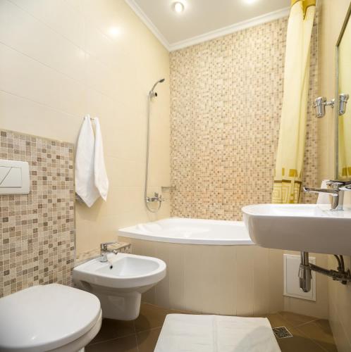 Bilik mandi di Hotel Apartments Adresa