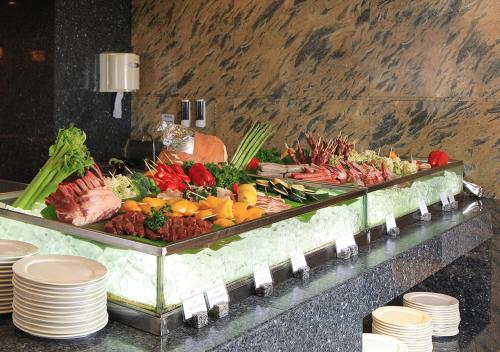 Comida en o cerca de este hotel