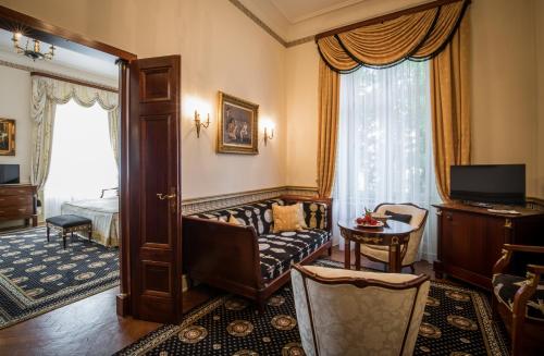 Televisyen dan/atau pusat hiburan di Hotel Belle Epoque