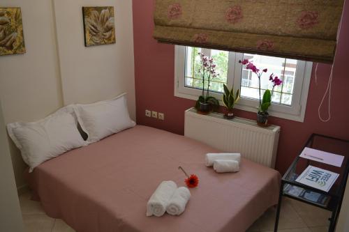 a bedroom with a bed with towels on it at Marys house in Markopoulo