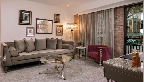 The Ivey's Hotel Image