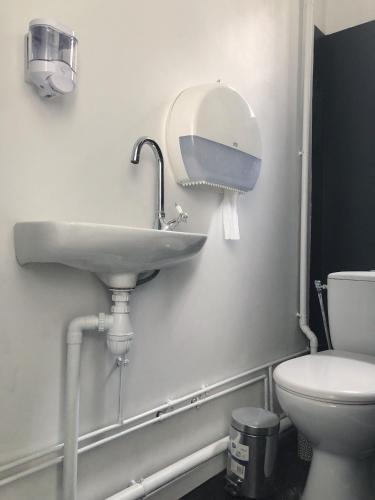 a bathroom with a sink and a toilet at Le Coffice Auberge de Jeunesse in Paris