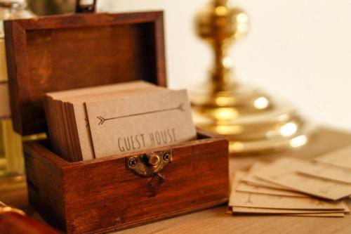 a wooden box sitting on top of a table at Guest House Camilla in Alghero