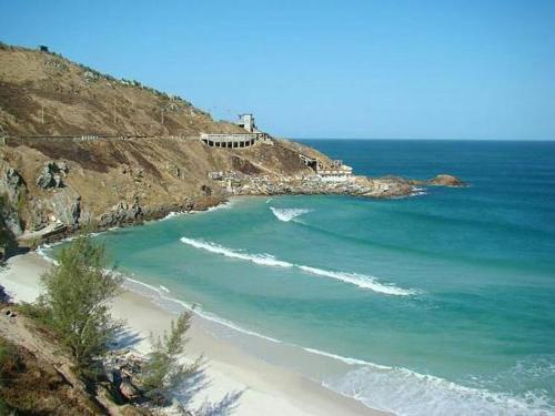 an aerial view of a beach with the ocean at Apartamento Sophia 1 in Arraial do Cabo