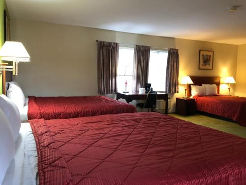 Ένα ή περισσότερα κρεβάτια σε δωμάτιο στο Red Bluff Inn