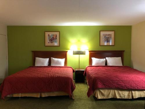 Ένα ή περισσότερα κρεβάτια σε δωμάτιο στο Red Bluff Inn