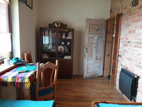 a dining room with a table and a brick wall at DOM GOŚCINNY PTASZARNIA - NATURA-Free PARKING in Świnoujście