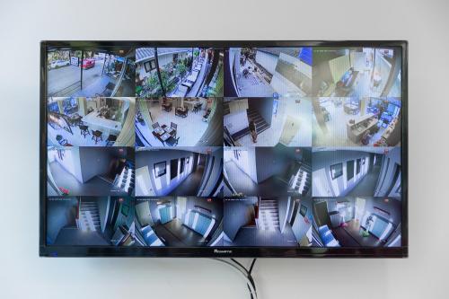 iNest Poshtelにあるテレビまたはエンターテインメントセンター