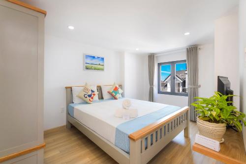 a bedroom with a bed and a window at MayMay Da Lat Apartments in Da Lat