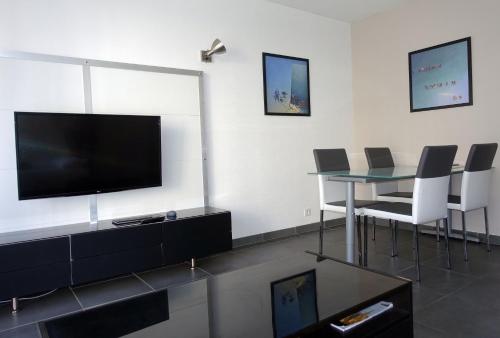 Le Palais - Appartement au centre ville avec parking privé