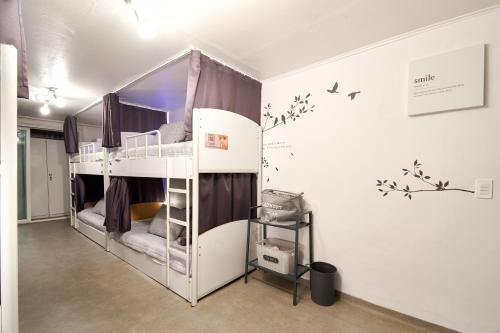 Ένα ή περισσότερα κρεβάτια σε δωμάτιο στο Jun Guesthouse