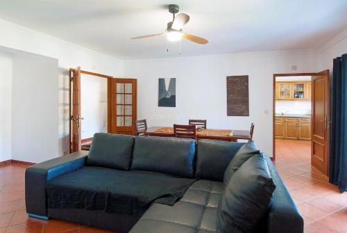 a living room with a couch and a ceiling fan at Góis - Casa Belas Vistas - Rio e Montanha na N2 in Góis
