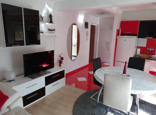 Kuchyň nebo kuchyňský kout v ubytování Studio apt. Downtown