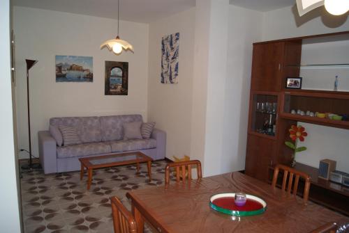 a living room with a couch and a table at Appartamento l'Adriatico, Villarosa in Alba Adriatica