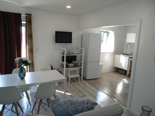 a living room with a white table and chairs at Casas do Pedro T3 in Vila Praia de Âncora