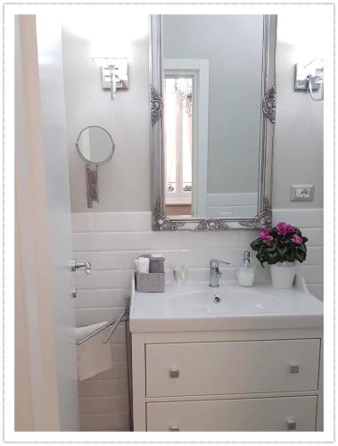 a bathroom with a sink and a mirror at Casa De Rose in Rome