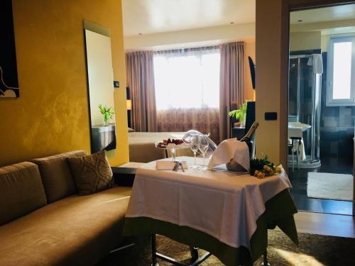 a living room with a table and a couch at Hotel Kristal 3 Stelle Superior in Zan&egrave;