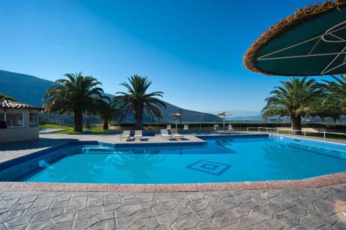 Bazén v ubytování Chrissa Camping Rooms & Bungalows nebo v jeho okolí