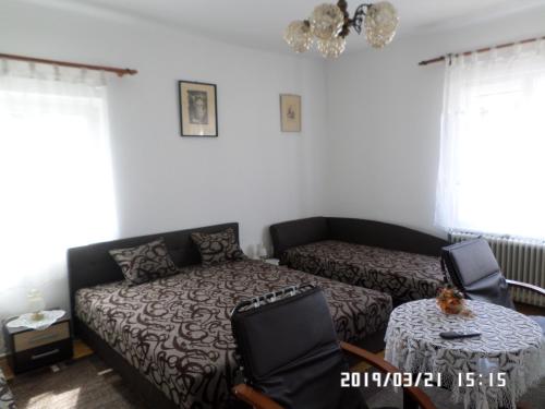 Ruang duduk di Rita apartman