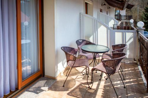 a patio with a table and chairs on a balcony at Tourist farm Pri Andrejevih in Narin