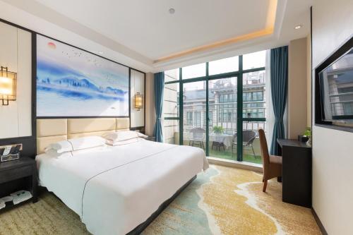 Ліжко або ліжка в номері Yiwu Luckbear Hotel