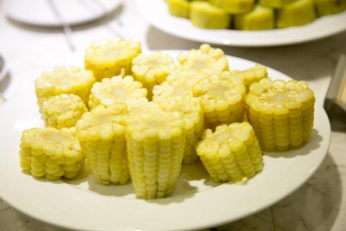 a plate of corn on the cob on a table at CityBay Palace Hạ Long Hotel in Ha Long