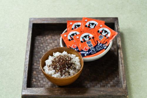 a bowl of rice and a bowl of sugar at Vessel Hotel Kumamoto Airport in Ozu