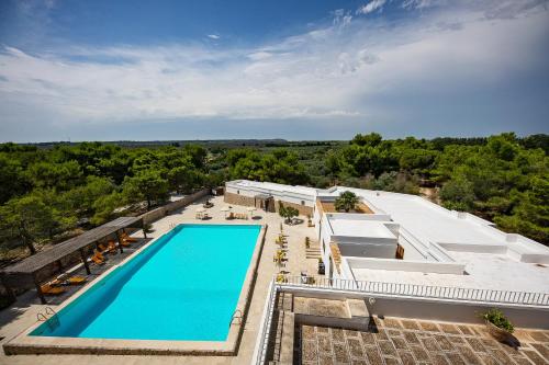 an overhead view of the pool at a resort at torre casciani in Ugento