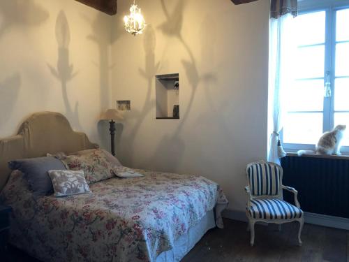 Ένα ή περισσότερα κρεβάτια σε δωμάτιο στο Chatel de Bierre