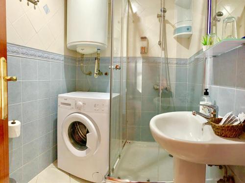 Kúpeľňa v ubytovaní Apartamento Capri Los Boliches Wifi gratis Beach 100m