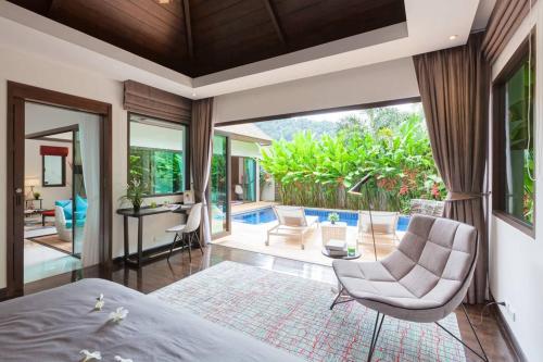 Posteľ alebo postele v izbe v ubytovaní Inspire Villas Phuket