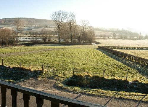 a field with a fence and a field of grass at Hotel,Herberg & Appartementen de Smidse in Epen