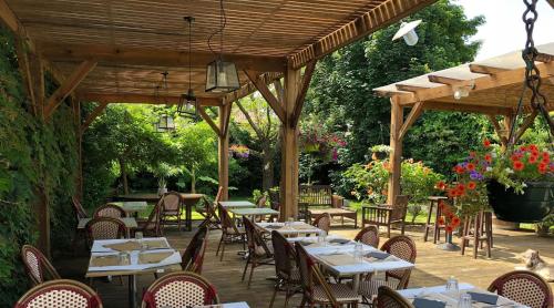 Zahrada ubytování Logis Hôtel & Restaurant Linça