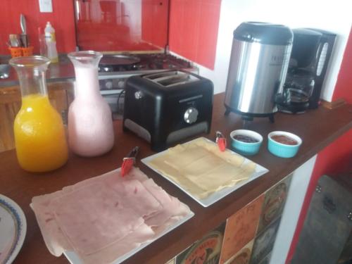 a kitchen with a counter top with a blender and ingredients at El Bodegón Hostal Boutique in Punta Del Diablo