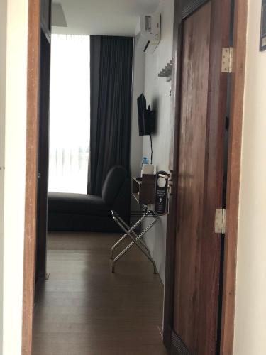 a room with a door and a room with a window at U Chiangkhan in Chiang Khan