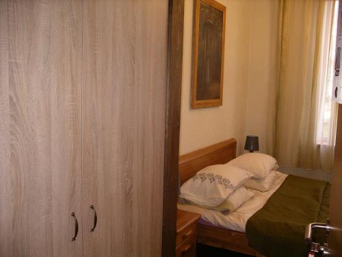 Ένα ή περισσότερα κρεβάτια σε δωμάτιο στο KEMERI Hotel in National Park - FREE PARKING