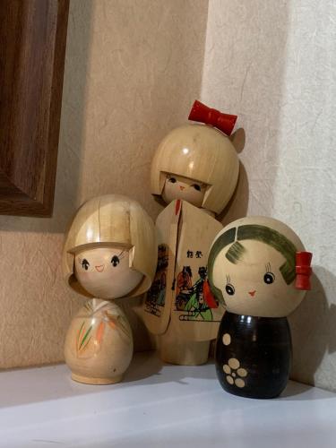 a group of hello kitty dolls sitting on a shelf at Private reservation near KIX "Wakeikan" in Izumi-Sano