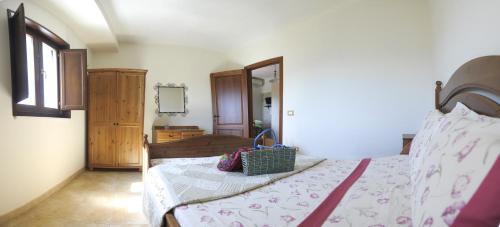 Кровать или кровати в номере Agriturismo Antichi Ulivi Collina