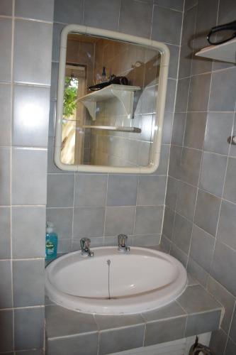 Bilik mandi di Aluve Guesthouse