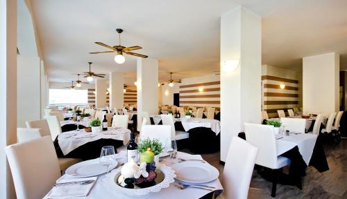 Restorāns vai citas vietas, kur ieturēt maltīti, naktsmītnē Hotel Esplanade