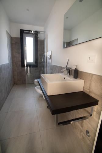 a bathroom with a sink and a toilet at Lake House I Pioppi in Nepi