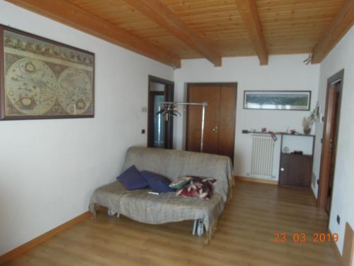 a living room with a couch in a room at Atirano in Tirano