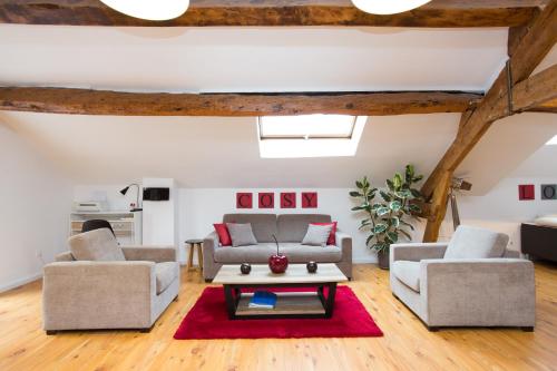 LB Vacation Rentals I Big Loft 107m2, 10min Walk to Palais des Festivals